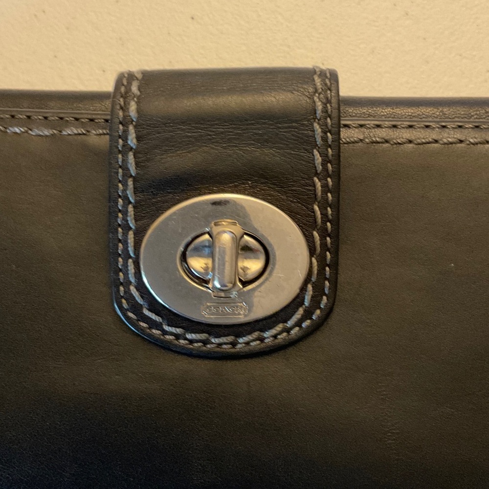 COACH Vintage Black Leather Turnlock Wallet - Picture 4 of 14
